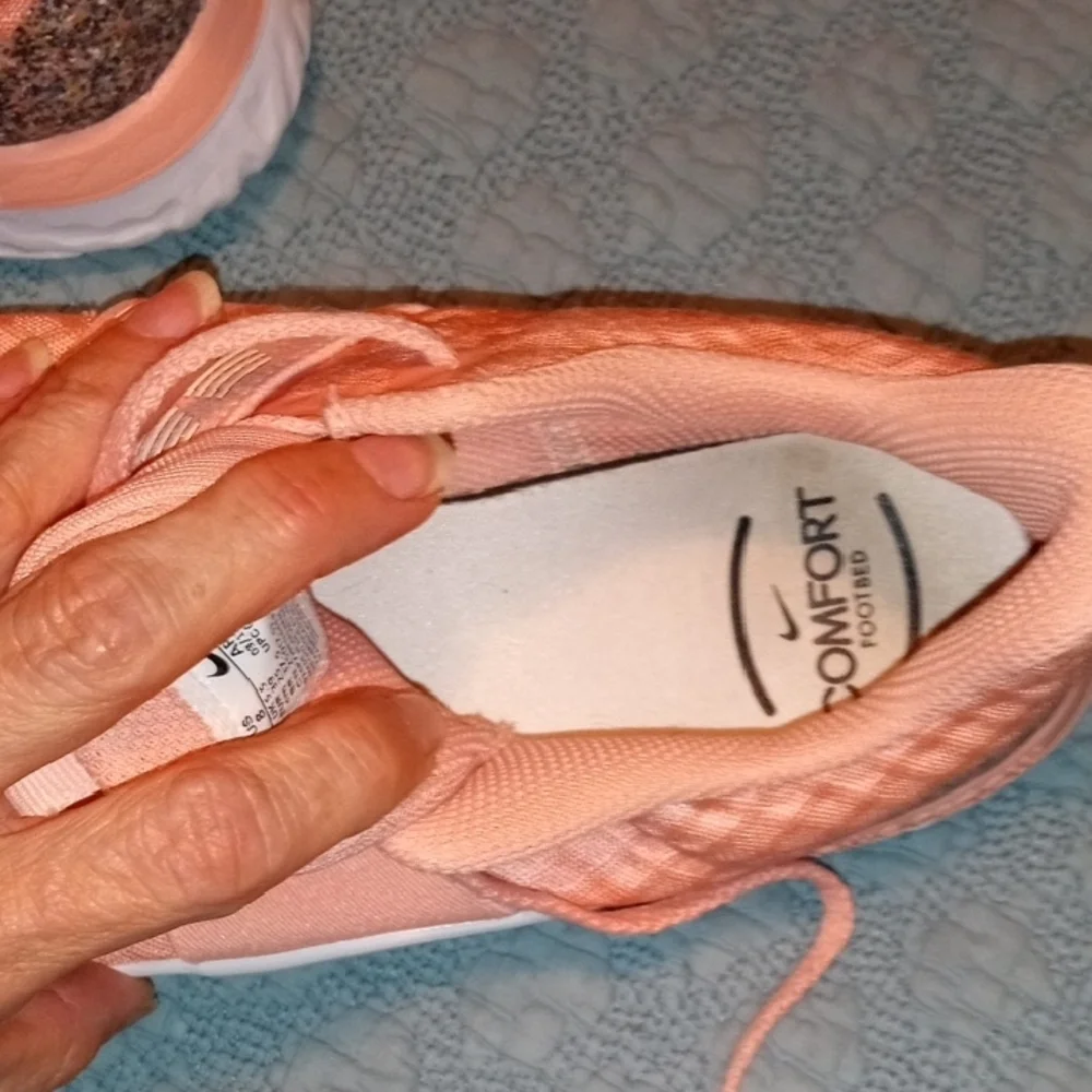 Nike Women's Peach and White Sneakers - Picture 6 of 7